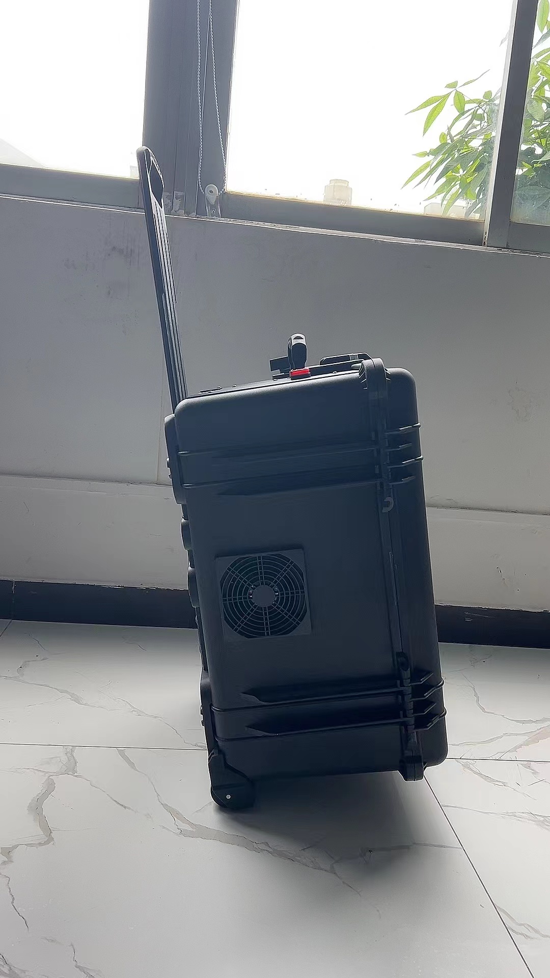 尼玛手拉箱型移动通信干扰器